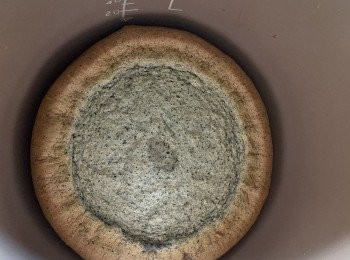 我跟食譜做出來蛋糕回落了?‍♀️
不知道是什麼原因
上次做的電飯煲芝士蛋糕也有一樣情況