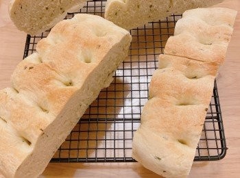  #交功課 餡料用了香蔥，好吃?