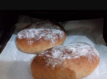 我是用麵包機揉的，效果也
不錯，家人愛吃。