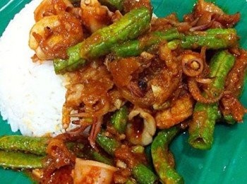 今早不用上班，做了家婆最爱的马来风味sambal椰浆饭，感谢老师的食谱。O(∩_∩)O~~