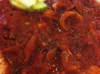 七早八早起身为同事们准备，生平第一次动手煮的‘辣死妳吗’？？
同事们可要受得了才是噢。哈哈，为新的一天打拼，(^ω^)
食谱来自家庭主妇版主分享