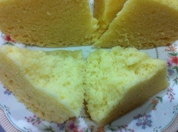 昨天参考了巧克力海绵蛋糕，我把它的口味改成白巧克力，没想到味道更佳棒吖！