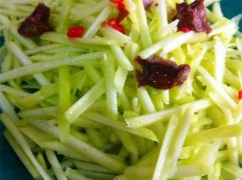 呵呵呵。懒惰切片，所以刨丝比较快噢。午餐的饭后小吃。~\(≧▽≦)/~感谢老师妳的食谱分享