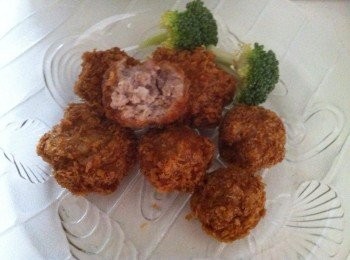 蛤，，，被孩子抢到乱的肉丸。谢谢ann的食谱。