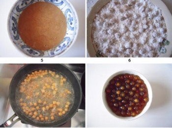 step3: 在煮鍋裡倒入充足的水，大火燒至沸騰。用篩子篩掉<span class="group_1">珍珠粉圓</span>表面的澱粉，然後倒入沸水中，大火煮20分鐘，關火後再悶20分鐘。<span class="group_1">珍珠粉圓</span>煮好後撈出來，在冷水中沖一下，取出，盛在碗裡備用。