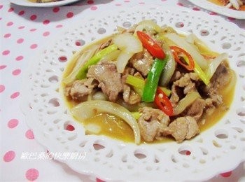 step6: 小里肌肉也是我們俗稱的(腰內肉)
本身肉質就很軟嫩ˊ口感也很不錯ˊ
運用這樣的肉來做這道料理ˊ即使火候沒掌握好ˊ
也不怕把肉片炒乾炒老了喔。
