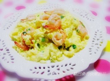 step6: 因為蛋液在拌勻時有加了太白粉水ˊ
所以即使火候沒掌握好ˊ 蛋依然可以保有滑嫩口感ˊ
 <span class="group_4">調味2</span>中多加2大匙水ˊ也能讓整體感覺更為濕潤ˊ 
蝦子最好買帶殼自己撥ˊ留下尾巴帶點蝦殼ˊ 是鮮味來源喔ˊ
真正蝦的香來自蝦殼ˊ 比單純的蝦肉更有味道。