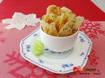 step4: 用中高溫微波4分鐘翻面,再2分鐘後取出即可(也可鋪在烘培紙上用烤箱用150度烤約20分)依厚薄更改時間