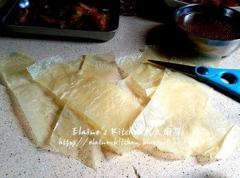 step15: 腐皮修邊後對摺再剪成長型