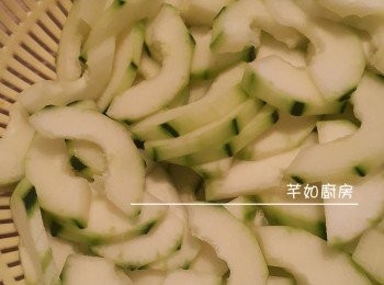 step1: 青瓜刨皮, 洗淨及切片