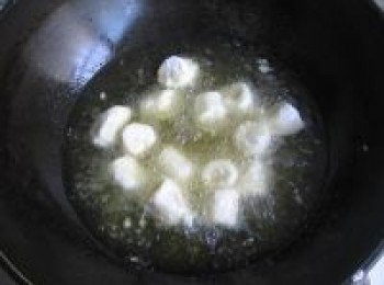 step8: 一塊塊放入香蕉，小心翻動下。