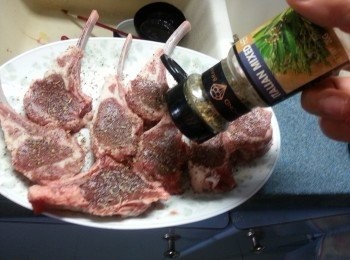 step4: 再兩邊灑上雜香草