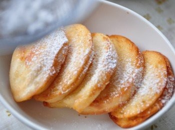 step5: 可在饅頭片上適量的灑些糖粉