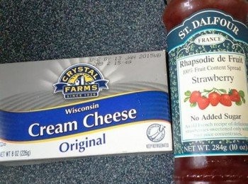 step8: 忌廉芝士和士多啤梨醬