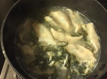 step11: 打勻雞蛋後加入湯中攪勻