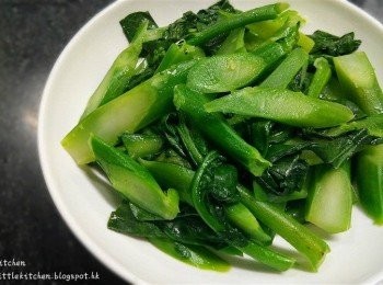 step5: 加入薑汁與芥蘭炒均，即可。