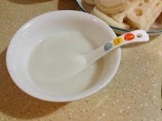 step3: 3勺淀粉加適量水攪勻，備用。