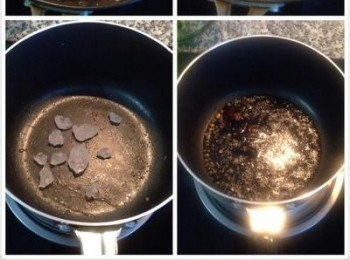 step3: 取另一燉鍋，撈點正在炒的豬肉過來，用上面的油潤鍋後再倒回去炒鍋。接著把冰糖放到燉鍋中小火煮溶，有點變褐色後加入三湯匙的醬油和兩湯匙的米酒煮滾(冰糖會黏成一塊不用管它).