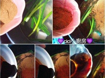 step2: 將水倒入鍋中、加入薑片和蔥段，煲沸後，轉小火，倒入肉丁，分別倒入汁料，煮約45分鐘，直至上色變腍，盛起豬肉，備用。