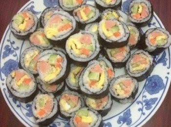 step6: 最後用刀切成小件就可以了，壽司（太卷）完成