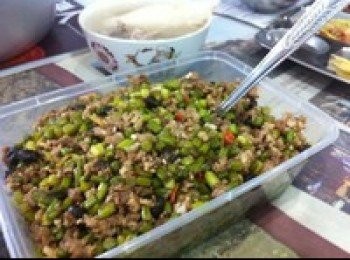 step5: 時間太晚了，放冰箱前沒有涼透，蒜苔悶了一晚上有些黃了，差點色相，不過香、味俱佳，被大家一掃而光！