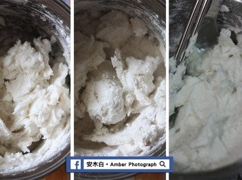 step2: 將沸水倒入來米粉中快速攪拌成糰，再倒入冷水攪拌(左圖)，接著加入木薯粉攪拌均勻(中圖)，可依狀況再加入些許份量外的冷水攪均(右圖)。【冷水量的多寡，和米苔目的軟硬有關，冷水加的多，米苔目較軟】