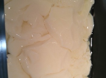 step11: 片出豆腐花後,再撒上黃糖或紅豆蓉都十分美味。