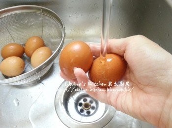 step3: 雞蛋洗淨抹乾水份