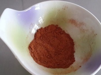 step3: 起鍋後對折或折成三角狀灑上肉桂糖粉,加上自己喜愛的水果完成~ 肉桂粉1細砂糖2~1:2