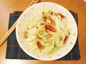 step4: 好火爆的一道下飯菜!!!!宮保高麗菜&gt;////