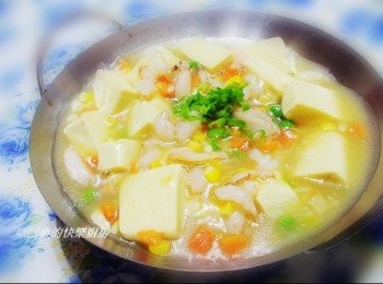 step6: 鮮美清爽的蟹腿豆腐煲就完成囉。

滑嫩細緻的雞蛋豆腐搭配上蟹腿的鮮美ˊ 
隱約有著蔥薑自然香氣ˊ 是道很不錯的家常味ˊ
推薦大家試試看哦~^^