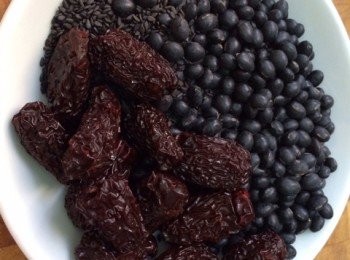 step1: 1)所有材料加入煮至2碗水即可.