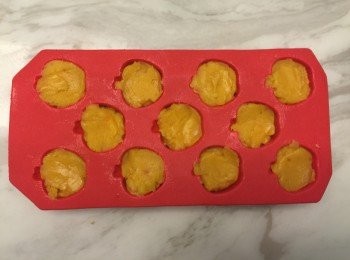 step3: （放入軟式製冰盒中）冰入冷藏30分鐘