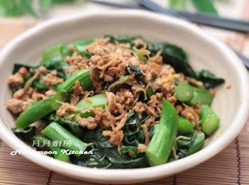 step6: 最後加入炸好之小魚乾兜勻即成。