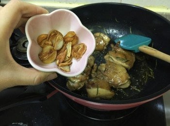 step7: 最後加入蒜片快手炒均即成