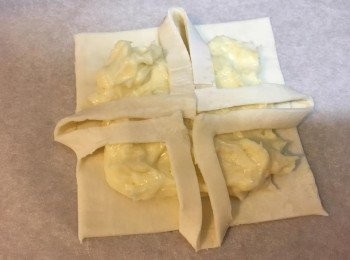 step5: 四邊摺好後如十字架的模樣