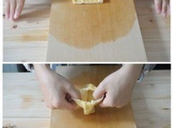 step2: 用擀麵杖從袋底向開口方向來回擀幾次。打開時自然成袋狀