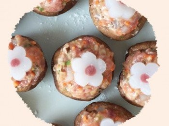 step7: 填入餡料，最後放上蒟蒻小桐花裝飾