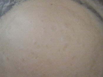 step2: 分次加入蛋白拌勻