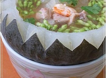 step3: 放番啲湯入個冬瓜內，蒸15分鐘左右，加夜香花再蒸多2分鐘即可。