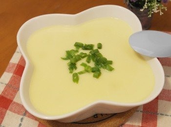 step6: 撒上些許蔥粒更是漂亮，咕溜的樣子好迷人。