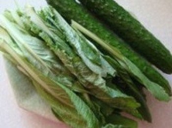 step1: 先把黃瓜及小白菜洗淨