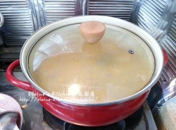 step10: 最後將蝦肉加入拌勻轉中火煮至蝦熟透 , 加少許胡椒粉調味拌勻焗10分鐘