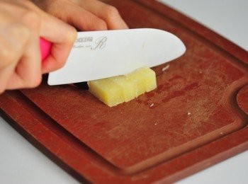 step2: 芝士切粒，約1 x1cm，共32粒