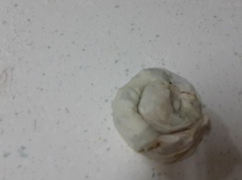 step5: 在將餅皮捲成細長状再繞圓捲成圓形