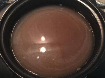 step3: 與水ㄧ起用果汁機打碎成漿後倒入鍋中，用小火慢燉。