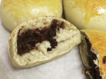 step9: 於麵包面塗上全蛋液，焗約15分鐘。放在鐵架上放涼，即成。