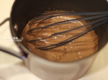 step3: 加熱過程持續攪拌，直到開始變濃稠，關火移開放涼。