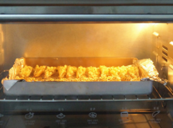 step3: 然後放入微波爐裡三分鐘後取出即可。