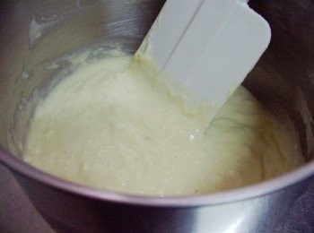 step3: 然後靜置一下約20~30分鐘ˊ這樣麵糊會更均質。
(拌勻即可ˊ不要過度攪拌ˊ以免麵粉出筋影響口感)